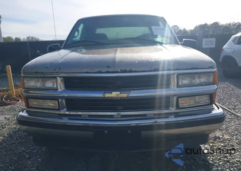 1998 Chevrolet C1500 Fleetside z USA, uszkodzony, nr VIN 2GCEC19R8W1210010